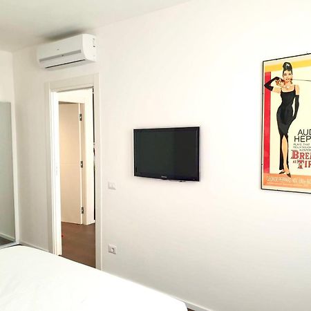 Appartamento Cinema Impero - Posto Auto Privato Siena Zimmer foto